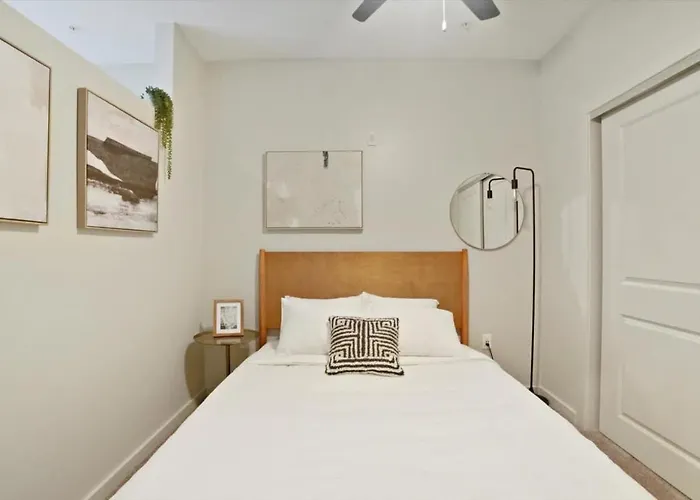 Cozysuites Roomy 1br, Lawrenceville Apartment