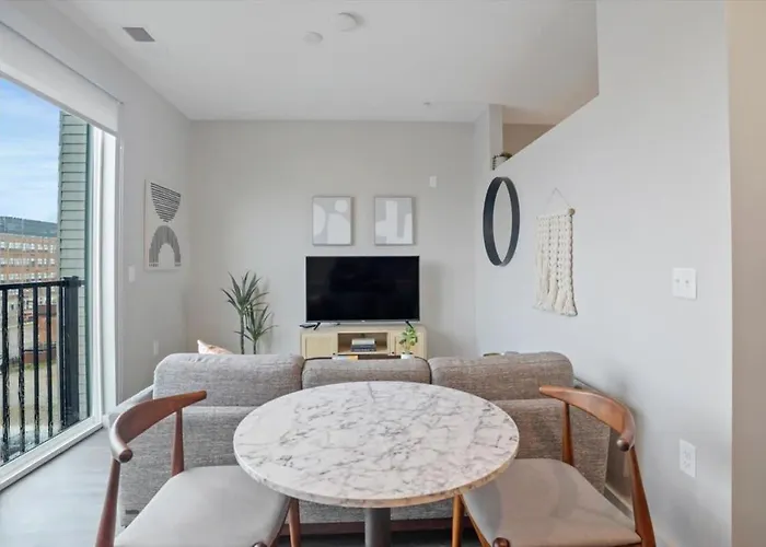 Cozysuites Roomy 1br, Lawrenceville Apartment