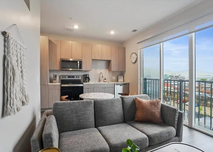 Cozysuites Roomy 1br, Lawrenceville Apartment *