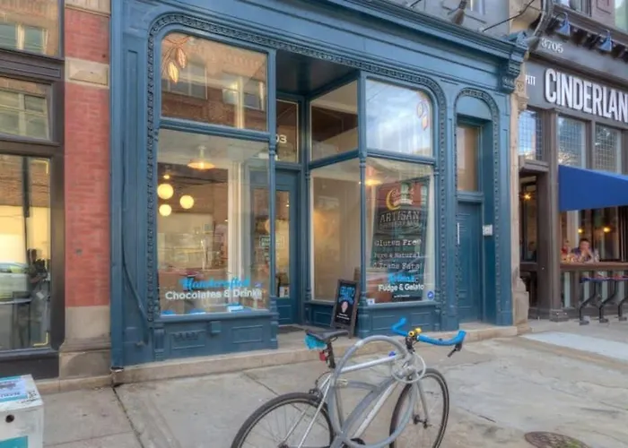 Cozysuites Roomy 1br, Lawrenceville