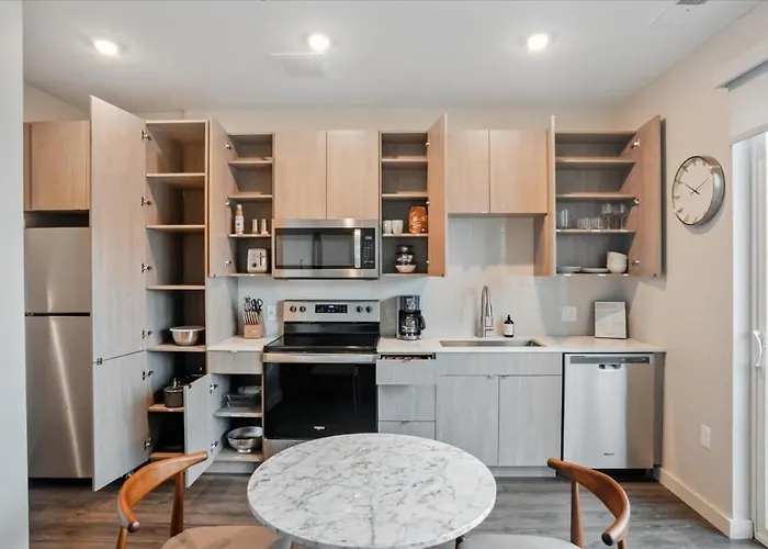 Cozysuites Roomy 1br, Lawrenceville Apartment *
