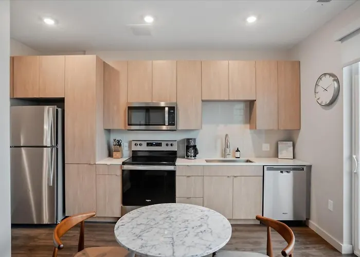 Cozysuites Roomy 1br, Lawrenceville *